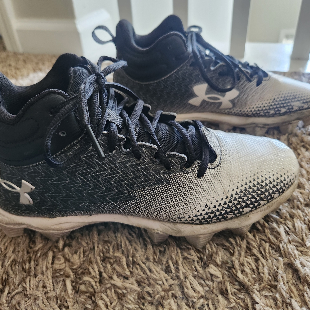 🏈 Boys Under Armour Black and White Football Cleats